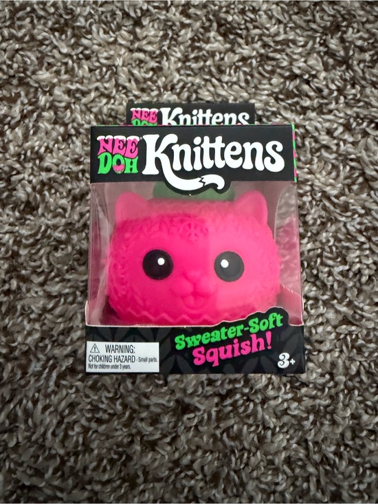 Schylling Accessories - NeeDoh Knittens Sweater-Soft Squish Toy pink “CUTEST KNITTEN”